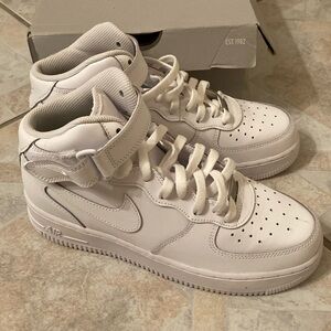 Air Force one mid (gs)